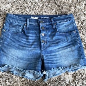 The most flattering & comfy target shorts! Perfect for moms on the run:)